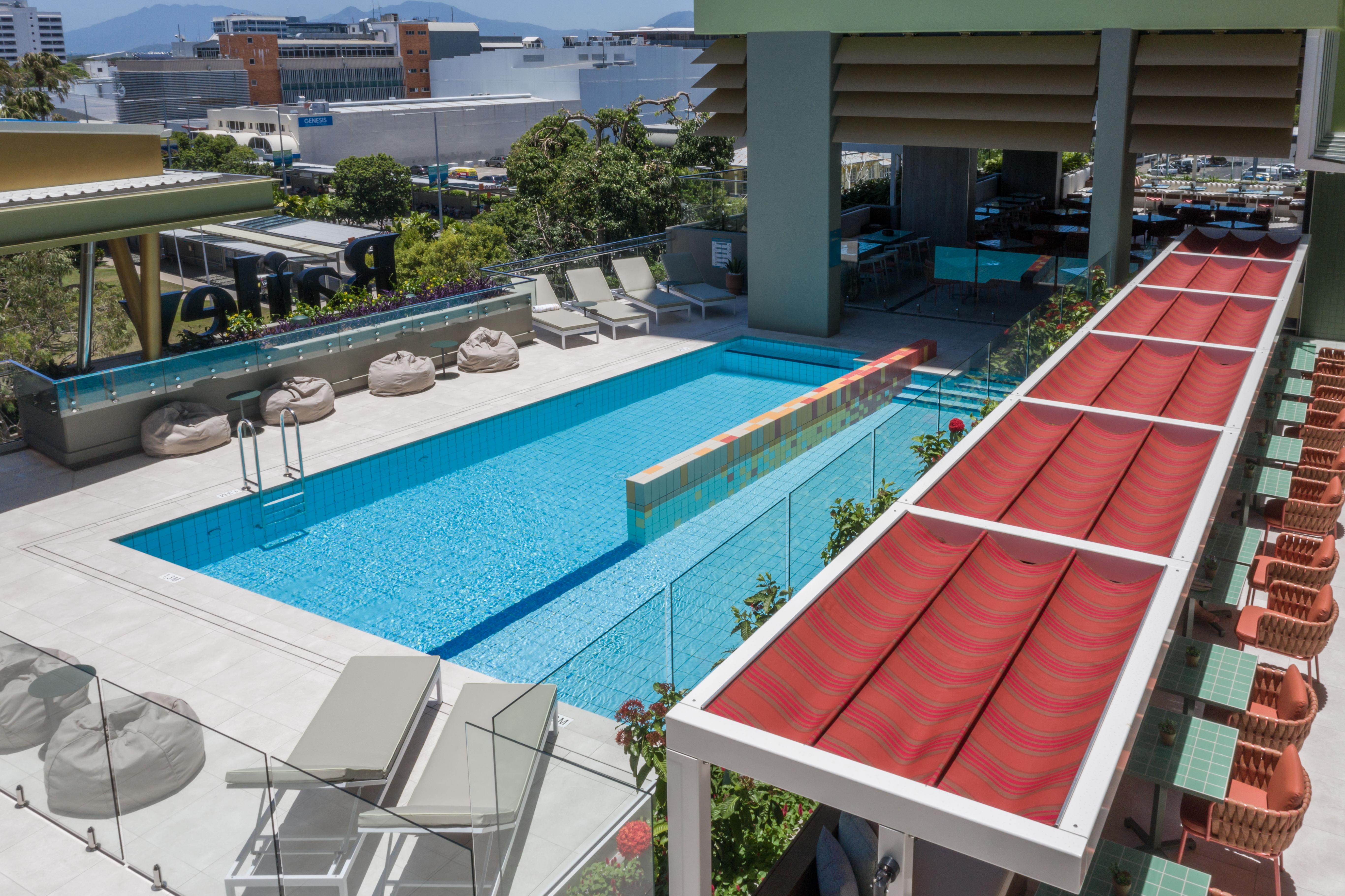 Crystalbrook Bailey Otel Cairns Dış mekan fotoğraf The pool at the hotel