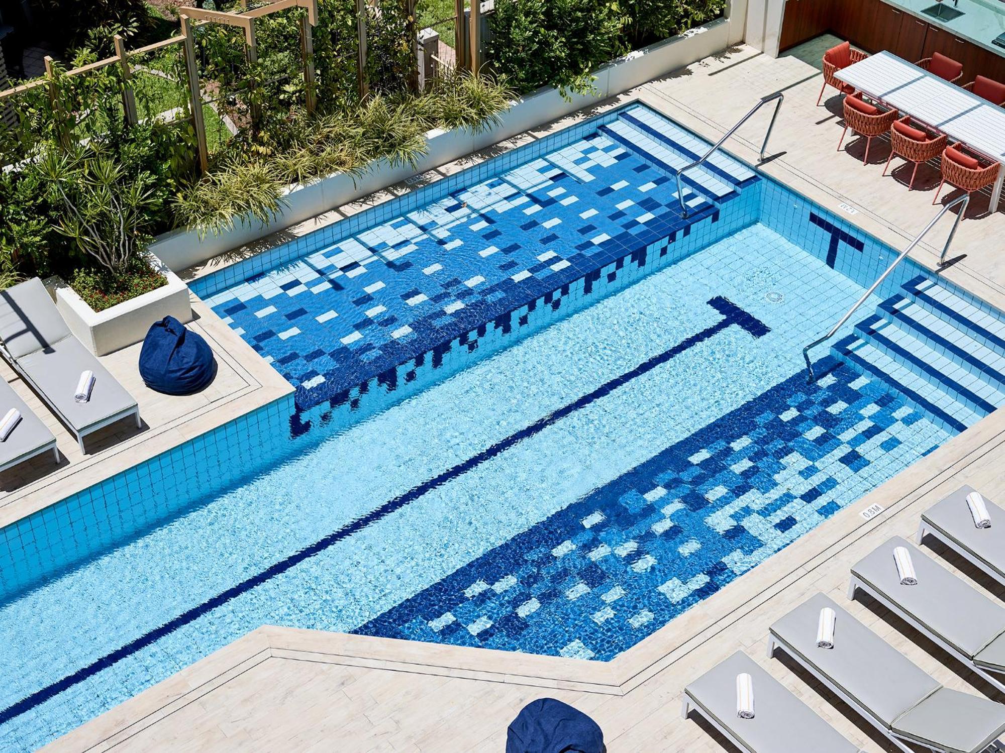 Crystalbrook Bailey Otel Cairns Dış mekan fotoğraf A rooftop pool