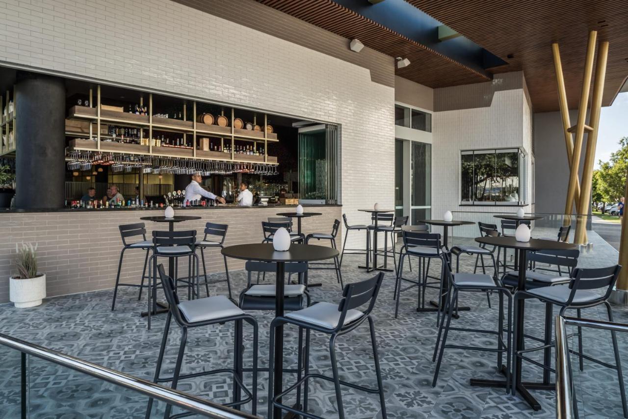 Crystalbrook Bailey Otel Cairns Dış mekan fotoğraf The bar at the Sky Bar
