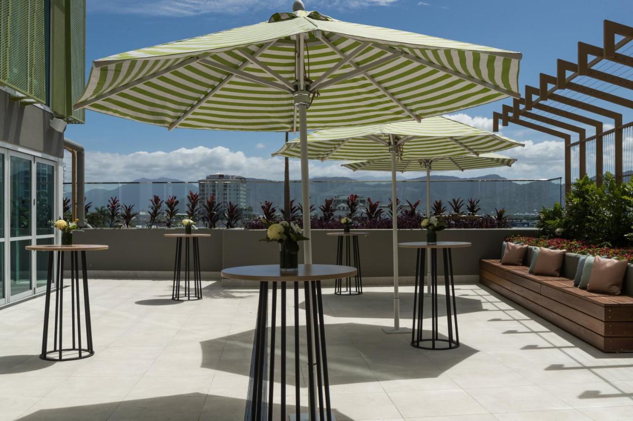 Crystalbrook Bailey Otel Cairns Dış mekan fotoğraf The rooftop terrace at the hotel